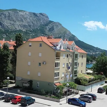 Max Apartman *